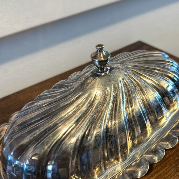 Lidded Butter Dish, Silverplated Retro Butter Mid Century Decor - Picture 3 of 10